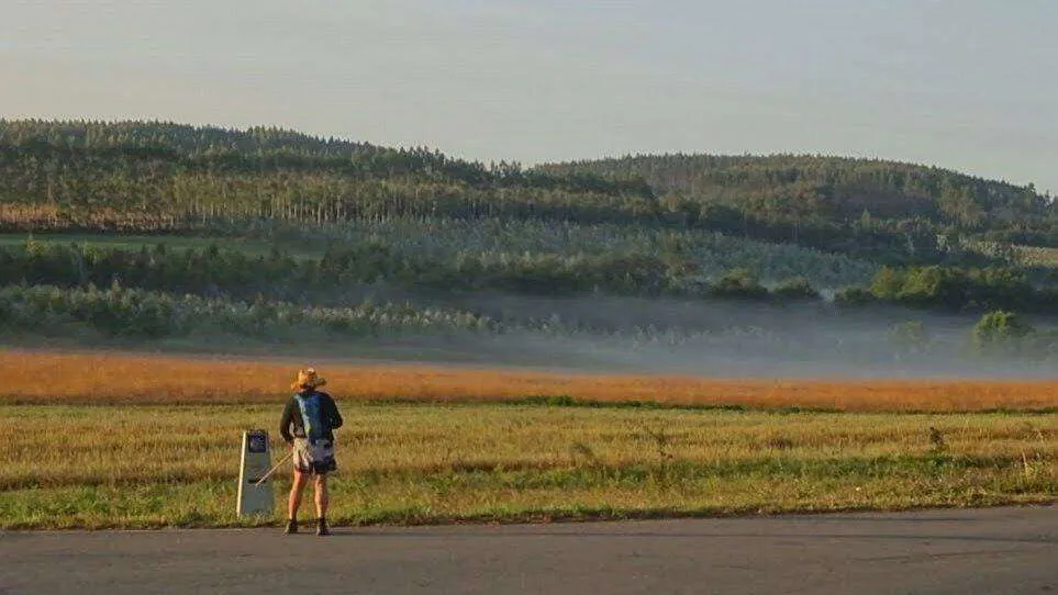 Camino Prep Talk Home - pelgrim bij kilometerpaal